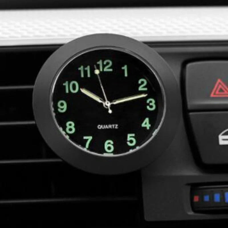 Mini Auto Kello – Selkeä Analoginen Näyttö Ja Helppo Kiinnitys