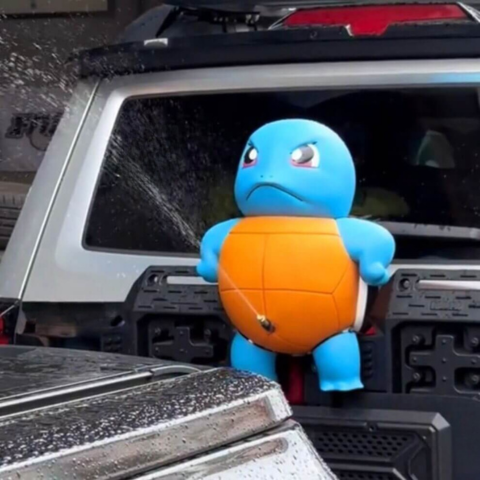 Sprühfigurine Auto — Ein Wasserstrahl, der lächelt