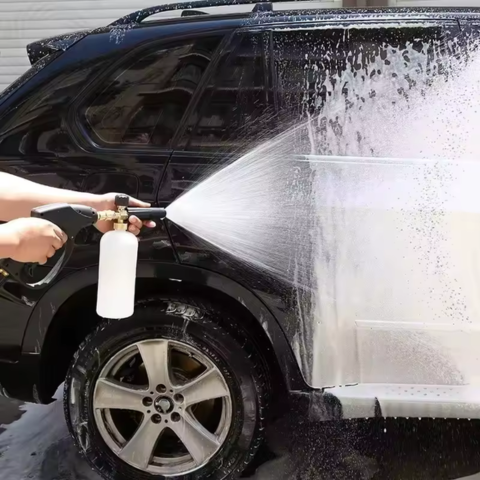 Pistola ad Alta Pressione — Pulizia Veloce ed Efficace per Auto 